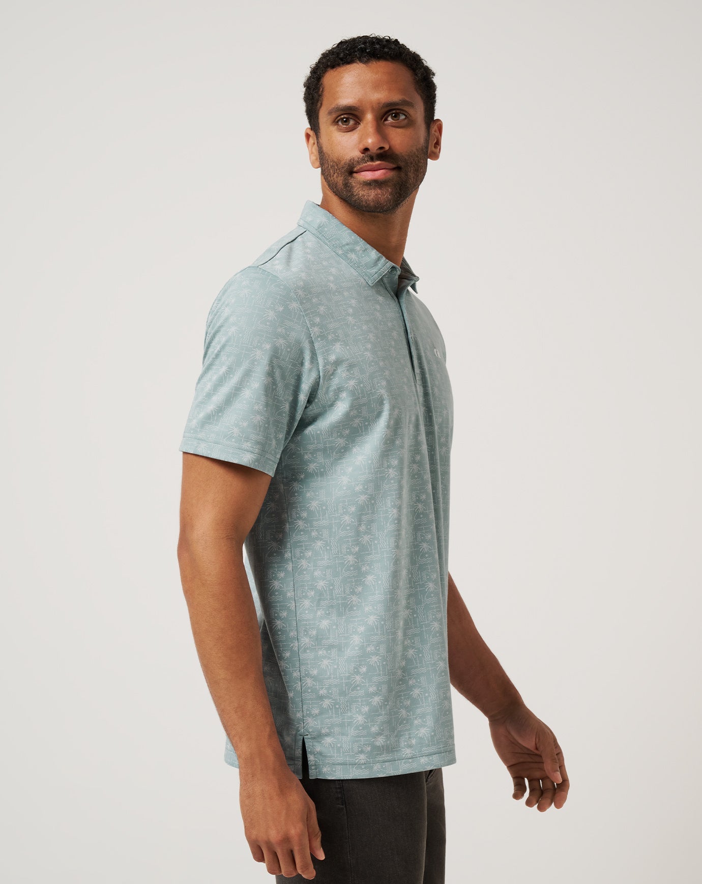 Arona Travis Mathew