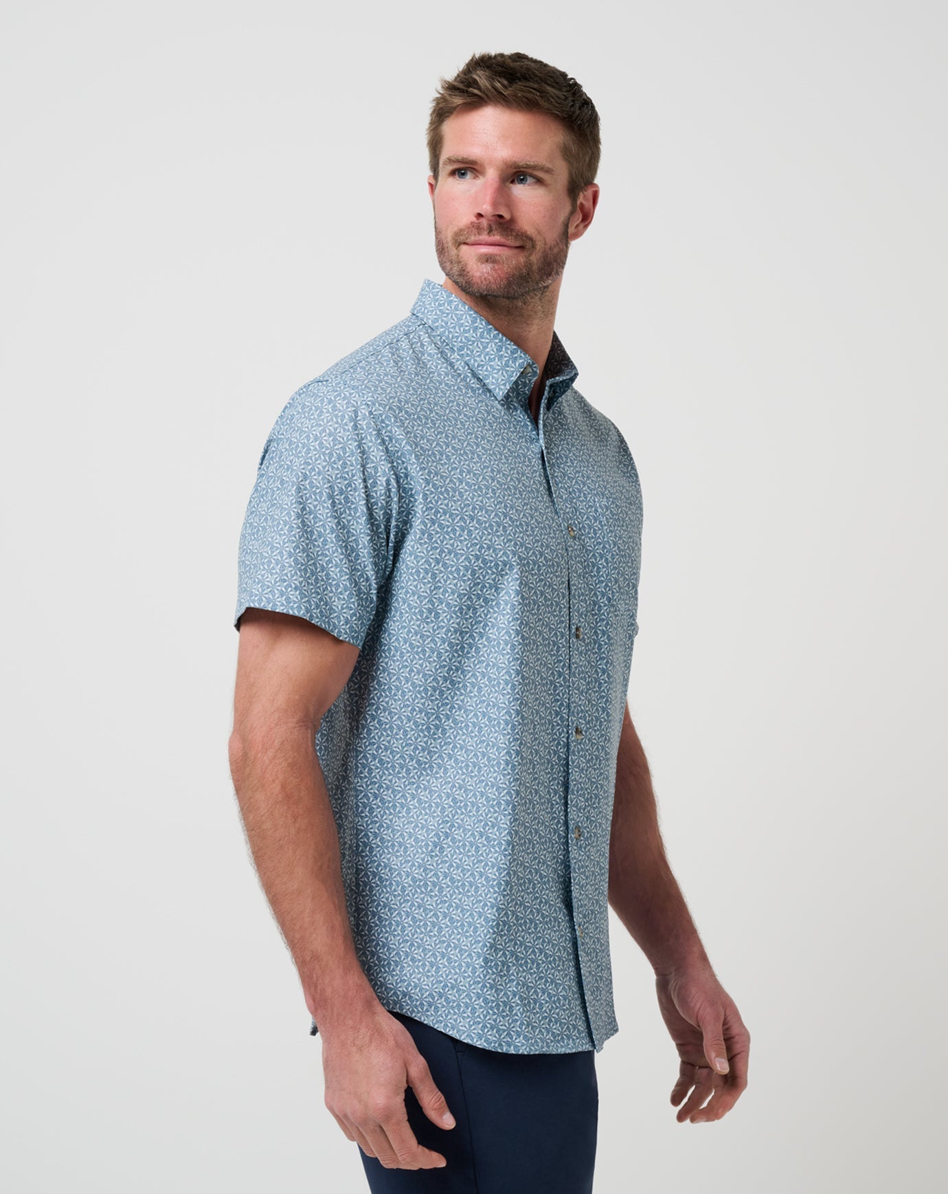 Arona Travis Mathew