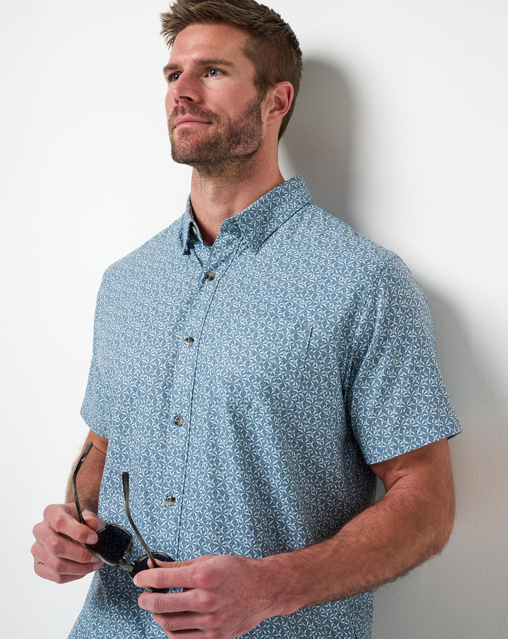 Arona Travis Mathew